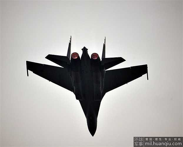 Loạt ảnh Su-35 thế hệ 4++ của Nga tại triển lãm hàng không Chu Hải, Trung Quốc