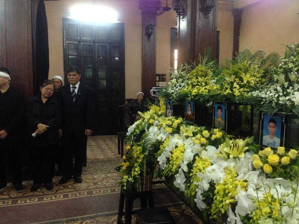 Lễ tang đẫm nước mắt 3 nạn nhân tử nạn trên MH17