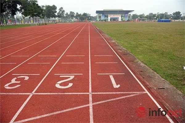 ... hay hệ thống sân vận động đầy đủ các hạng mục..(Theo Infonet)