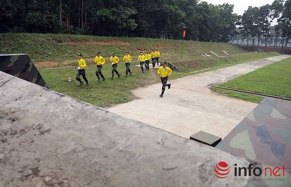 Đội trọng tài có trung tâm điều khiển riêng ngay tại trường bắn. (Theo Infonet)