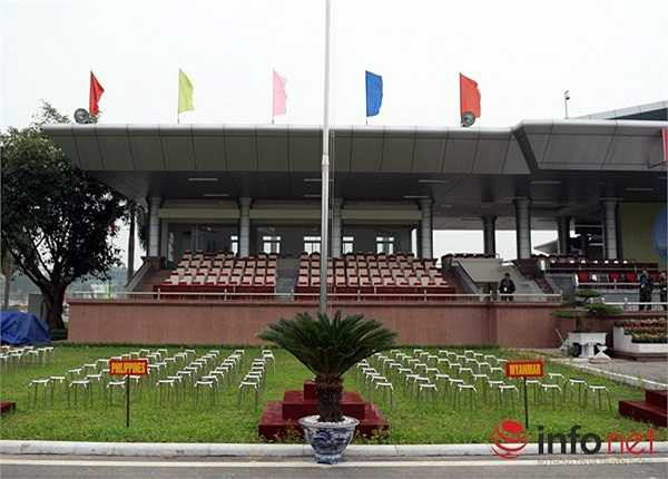 Mỗi quốc gia tham dự được bố trí chỗ ngồi cho các vận động viên, đại biểu ngay trước khán đài. (Theo Infonet)