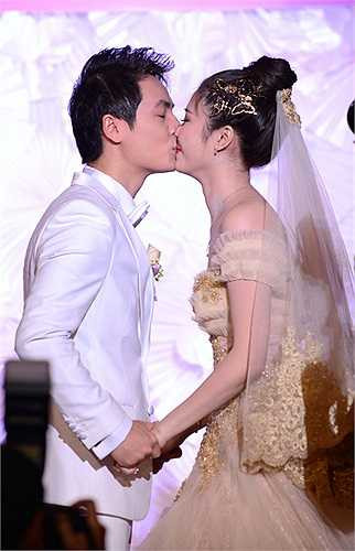 Họ là hình mẫu của những cặp vợ chồng trẻ thành đạt, hạnh phúc, trẻ trung tràn đầy năng lượng.