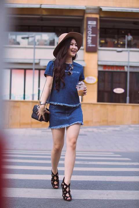 Với Hương Tràm hình ảnh cô gái có gu thời trang “nghèo nàn”, luôn “làm quá” và diêm dúa trong từng trang phục sẽ mất đi và nối tiếp là một Hương Tràm trẻ trung, hiện đại.