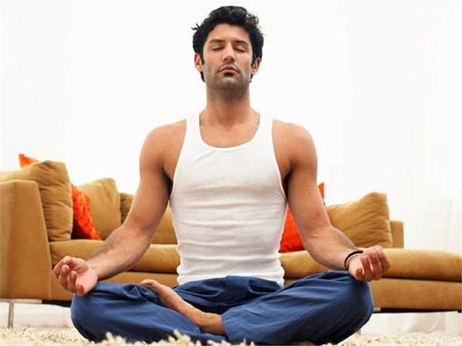 Ngồi thiền: Một cách để đối phó với căng thẳng và giảm đau là thiền định. Các nghiên cứu của Viện Y tế Quốc gia (NIH) ở Mỹ đã phát hiện ra rằng thiền giúp con người đối phó với cơn đau, đặc biệt là đau khớp. Nó cũng giúp làm giảm bớt chứng trầm cảm kèm những cơn đau mãn tính. 