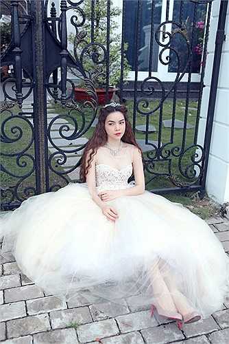 Thời gian này Hà Hồ chịu rất nhiều áp lực từ phía dư luận, nhưng cô vẫn vô cùng hạnh phúc với mái ấm của mình.