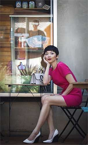 Khẳng định gu thẩm mỹ của mình với việc chọn và kết hợp trang phục tinh tế.