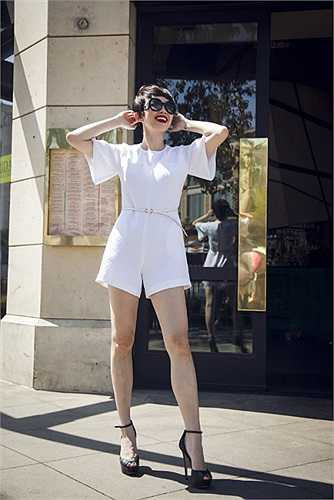 Tuy nhiên đời tư của cô cũng vẫn khá sạch sẽ khi không có một scandal tai tiếng nào.