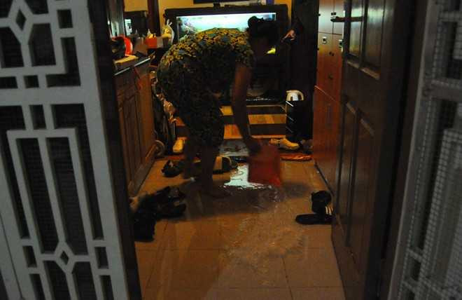 Hà Nội: Cháy chung cư tầng 6, nhiều người tháo chạy