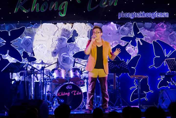 Đông đảo nghệ sỹ Việt hội ngộ trong đêm nhạc Tình nghệ sỹ để vận động quyên góp, ủng hộ, tiếp sức cho các nghệ sỹ nghèo đang gặp khó khăn. 