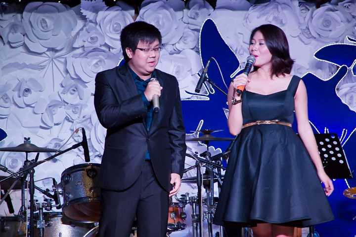 Trong đêm nhạc, các nghệ sỹ đã hát và kêu gọi những tấm lòng hảo tâm từ khán giả. Đúng như tên gọi, tình nghệ sỹ không chỉ mang đến nhiều tiết mục đặc biệt và chứa đựng nhiều tình cảm mà còn tô đẹp thêm tình giữa những người làm nghệ thuật với nhau, giữa thế hệ sau nghĩ về thế bậc cha anh và giữa những nghệ sỹ đương thời. 