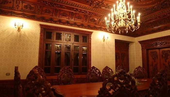 Và gỗ nguyên khối.