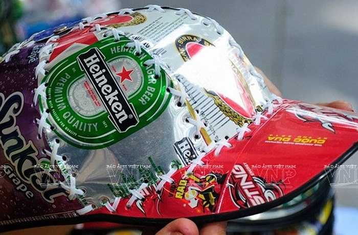 Các sản phẩm từ vỏ lon được viền bằng sợi dây nhựa vừa tạo sự an toàn vừa mang tính thẩm mỹ cao.