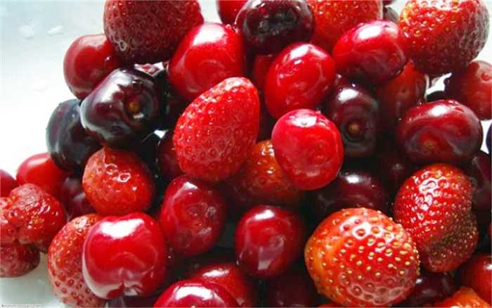 Các loại quả mọng bao gồm dâu tây, mâm xôi, việt quất… đều có thể giúp ngăn được cơn thèm thuốc lá. Các loại quả mọng này chứa nhiều chất dinh dưỡng rất tốt cho sức khỏe.