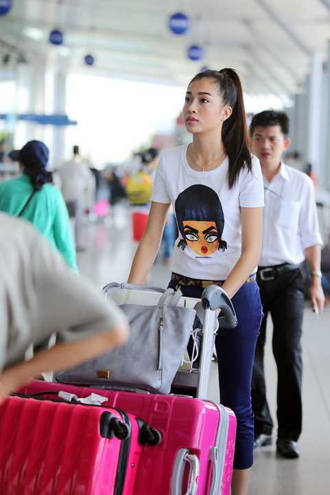 Lệ Hằng sinh năm 1993, hiện là sinh viên năm hai của trường đại học Công nghệ TP.HCM. Nữ người mẫu sở hữu gương mặt đẹp cá tính đậm chất phương Tây cùng chiều cao đạt chuần quốc tế 1m76 và các số đo hoàn hảo (85-61-90).