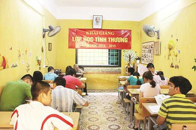 Lớp học đặc biệt của bà giáo 82 tuổi