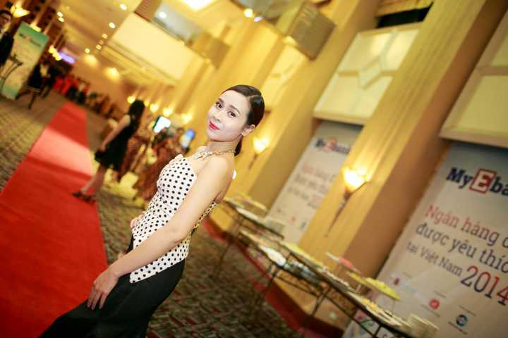 Bên cạnh đó, cả hai cũng ghi dấu ấn với hình ảnh giám khảo tại cuộc thi Giọng hát Việt nhí. Sau hai năm làm giám khảo, cả hai đã giúp cho các nhân tài nhí tỏa sáng. Không chỉ vậy, nhạc sỹ Hồ Hoài Anh cũng luôn theo sát và hướng dẫn thanh nhạc cho các em sau cuộc thi để chấp cánh cho các em đến gần hơn với nghệ thuật.