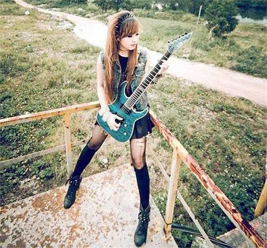 Cô bạn Phan Thị Ny Na là sinh viên năm cuối khoa quản trị kinh doanh của Trường Đại học Kinh tế Đà Nẵng và cô bạn tham gia làm người mẫu từ khá sớm