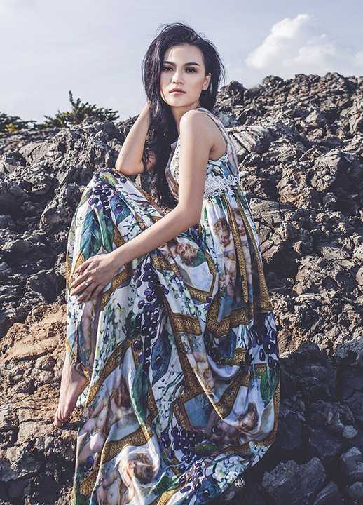 Cô liên tục nhận được những lời mời tham dự sự kiện, chụp ảnh, quay quảng cáo và giao lưu trong các chương trình giải trí, truyền hình.