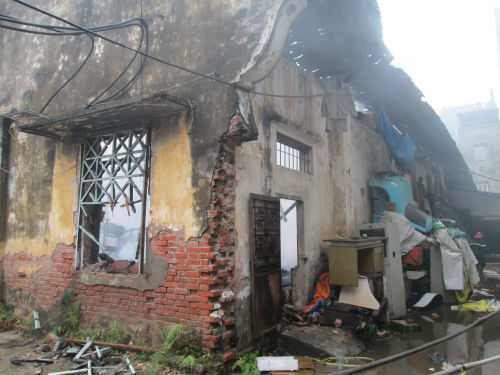 Cháy lớn thiêu rụi nhà kho hàng trăm mét giữa Hà Nội