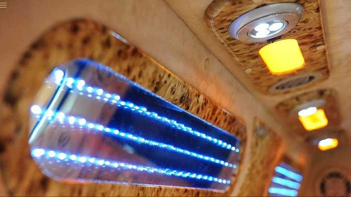 Hệ thống đèn LED trong xe.