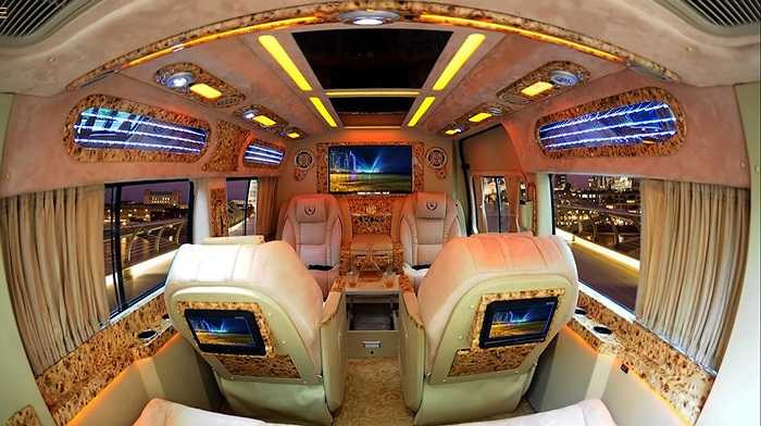 Đồ nội thất được làm từ những loại gỗ quý.