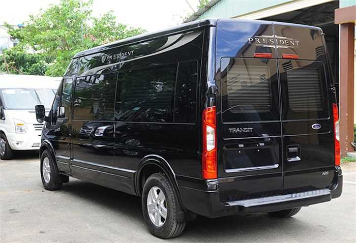 Chỉ có điều, chiếc xe của cô có màu đen.