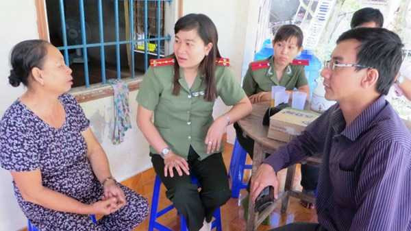 'Ngọc ơi, anh và con trai đã về!'