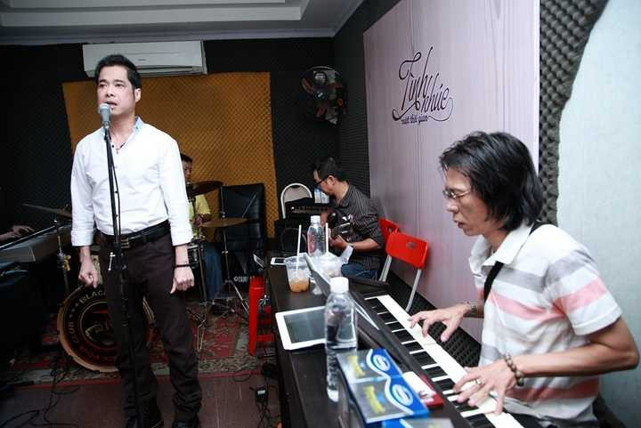 Với thời lượng hơn 90 phút, TKVTG sẽ mang đến cho khán giả nhiều cảm xúc thông qua 17 tiết mục với các ca khúc nổi tiếng của dòng nhạc bolero: Qua cơn mê, Nhớ người yêu, Giã từ, Hoa mười giờ, Ai khổ vì ai, Gõ cửa trái tim, Mưa rừng, Xin thời gian qua mau, Vòng nhẫn cưới, Tôi không cô đơn