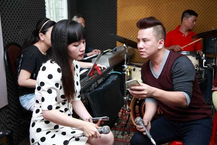 Lần thứ 2 xuất hiện trong chương trình, ca sĩ Hà Vân vẫn không tránh khỏi hồi hộp khi trình diễn trước những khán giả khó tính của TKVTG nhưng với giọng hát được đạo diễn âm nhạcNguyễn Quang đánh giá ngọt ngào, hợp với dòng nhạc Bole'ro.