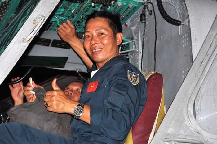 Thiếu tá Trần Minh Tuấn, Phi đội trưởng làm nhiệm vụ phi công. (Theo TNO)