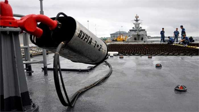 Vòi cứu hỏa cho máy bay, được điều khiển tự động. (Theo TNO)