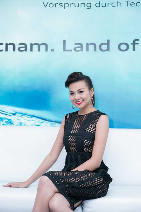 Với mỗi sự kiện mà “Kiều Thị” tham dự, cô luôn lựa chọn những trang phục phù hợp để tôn lên vóc dáng cũng như gout thời trang đẳng cấp của mình.