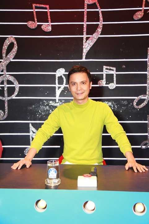 Nhạc sỹ Vũ Quốc Việt tìm thấy niềm vui trong việc truyền kinh nghiệm cho các ban nhạc trẻ.