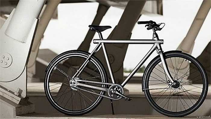 Chi tiết: Nhà sản xuất Vanmoof của Hà Lan đã chinh phục được các thủ đô lớn trên thế giới kể từ 2009 và chiếm được trái tim người dùng. Xe làm bằng các chất liệu bền và nhấn mạnh tính cách thủng thỉnh của người Hà Lan. Giá: 1.048 đô la (model S3, bánh 28in)