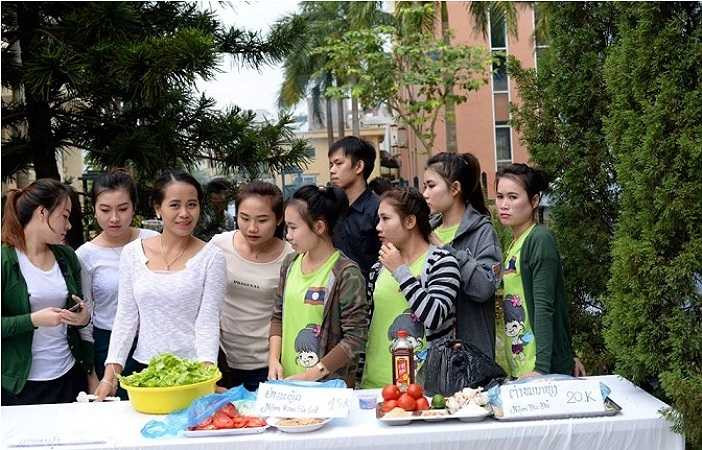 Những món ăn của các bạn sinh viên Lào cũng được chuẩn bị chu đáo