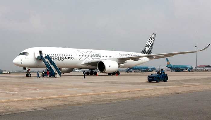 Máy bay A350 XWB là phiên bản mới nhất trong dòng máy bay thân rộng của Tập đoàn Airbus, khả năng vận chuyển lên đến 369 hành khách ở 2 hạng ghế. Chiếc máy bay này có thể bay thẳng không dừng quãng đường 14.816 km.