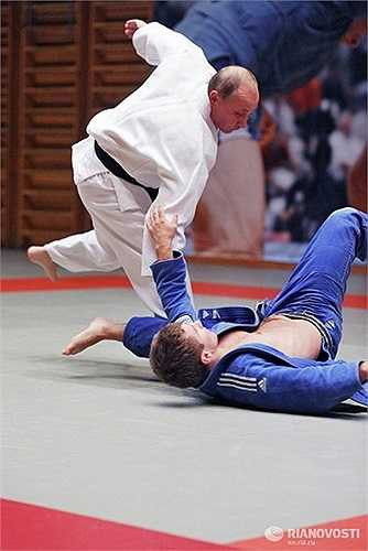 Ông Putin – bậc thầy Judo, từng giành nhiều giải thưởng tại quê nhà St. Petersburg 