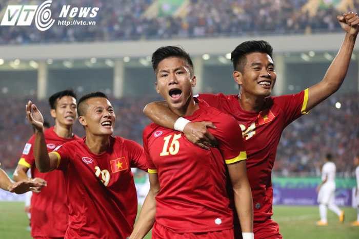 Quế Ngọc Hải ăn mừng bàn mở tỷ số (Ảnh Quang Minh