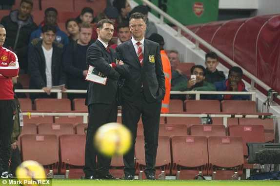 Van Gaal đau đầu tìm giải pháp