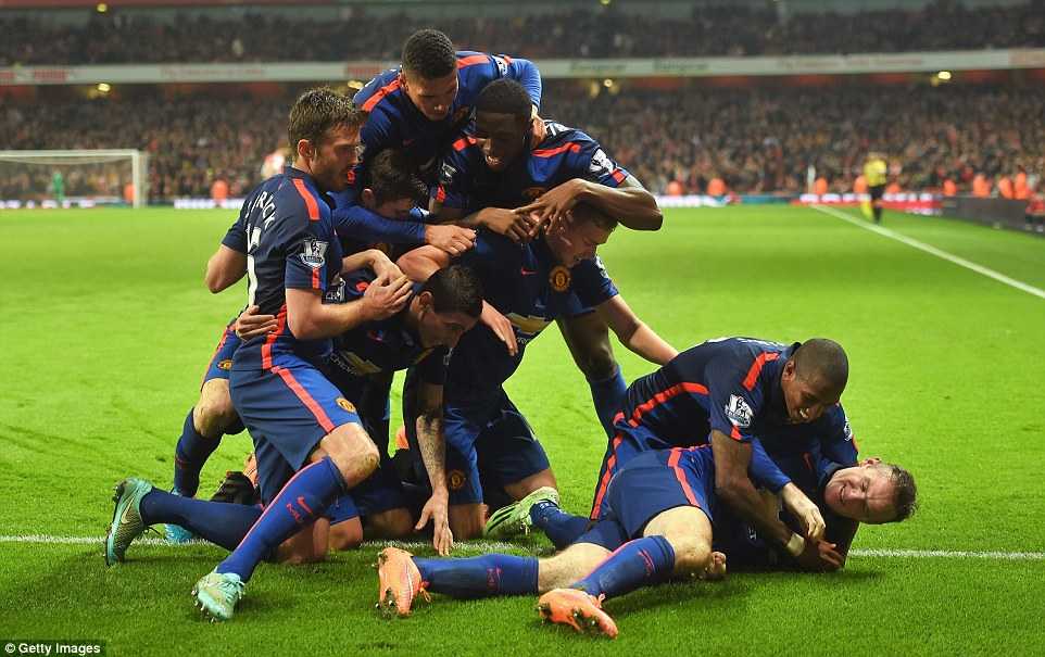 Man Utd thắng trận may mắn