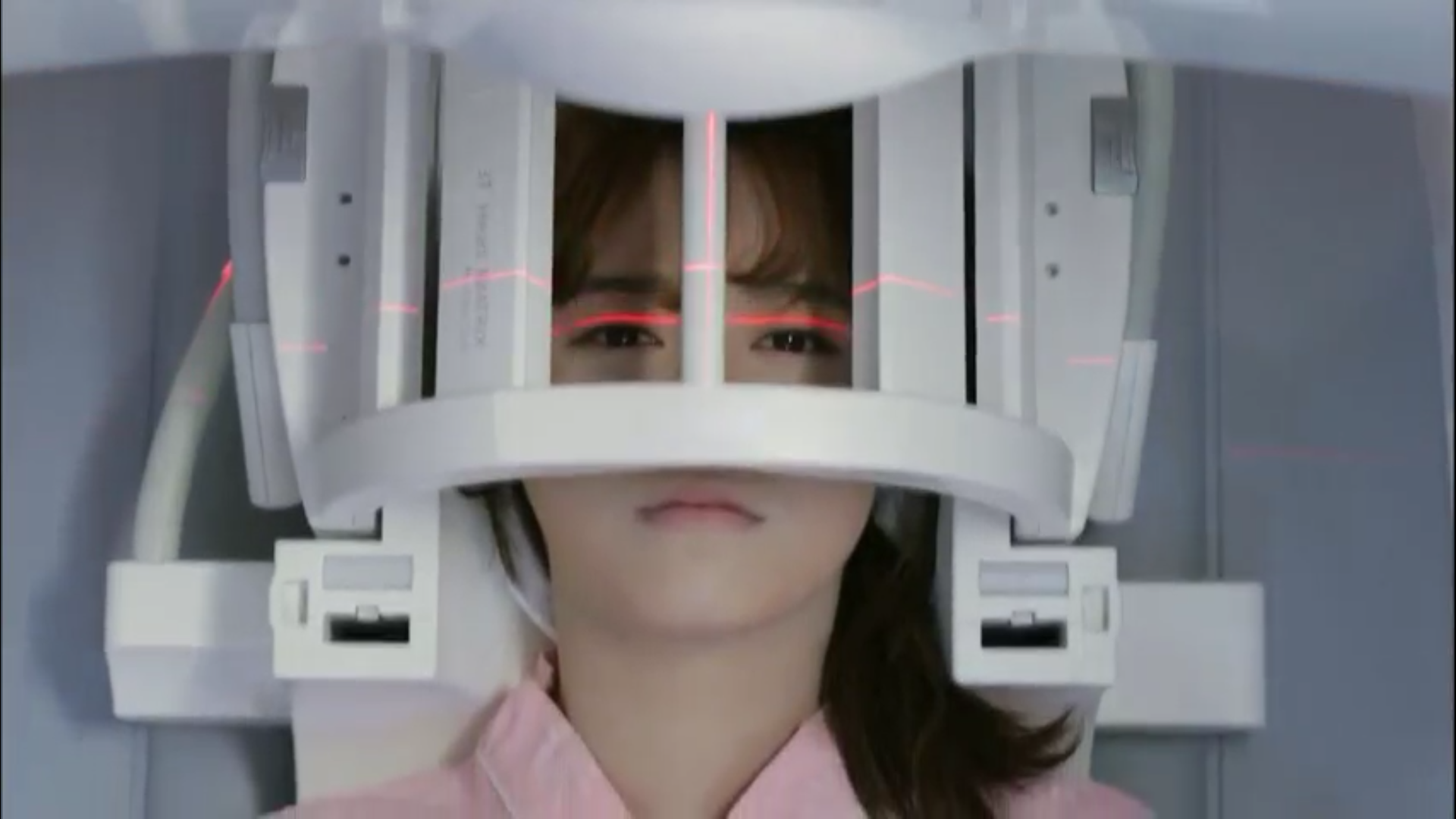 Trong thời điểm Soo Wan đang bình phục sau ca phẫu thuật mắt thì Dong Joo phải ra nước ngoài.