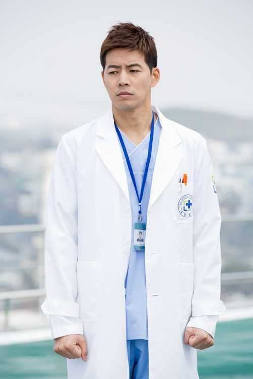 Còn Dong Joo, với nỗi nhớ quay quắt về người con gái khắc cốt ghi tâm xưa, anh quay lại Hàn Quốc để tìm gặp. Lúc này, Dong Joo đã trở thành một bác sỹ nổi tiếng. 