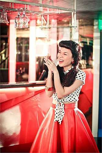 Vào tháng 3 năm 2013, Mỹ Tâm tạo ra sự kiện khó quên khi phát hành album Tâm. Hàng nghìn người hâm mộ vây kín trụ sở công ty của cô để sở hữu chữ ký và nhờ đó, album vol.8 của Mỹ Tâm đạt kỷ lục về lượng tiêu thụ. Album này đã mang về cho cô hàng loạt hit khủng như Vì em quá yêu anh, Như một giấc mơ… Tháng 11 cùng năm, cô xuất sắc giành giải Best Southeast Asia Act trong hạng mục giải thưởng MTV EMA quốc tế.