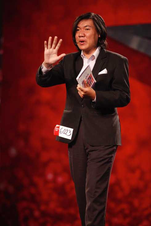 Hoài Linh than phiền khi bị Huy Tuấn bắt nạt