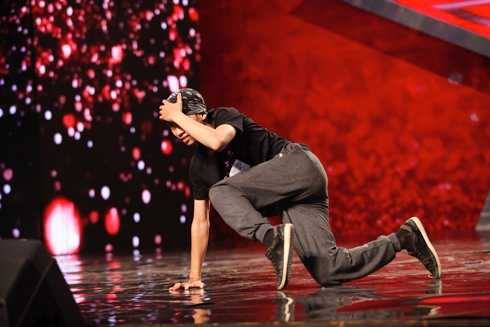 Hoài Linh than phiền khi bị Huy Tuấn bắt nạt