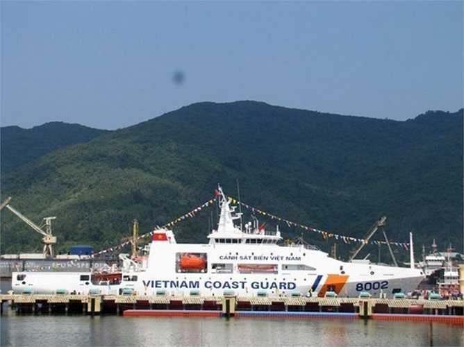 Tàu 8002 có khả năng hoạt động trong điều kiện sóng cấp 9, gió cấp 12, thời gian hoạt động liên tục trên biển là 40 ngày đêm, tầm hoạt động 5000 hải lý. 