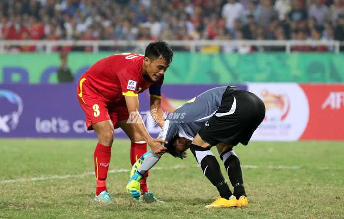 Các cầu thủ Việt Nam cần phải đứng dậy sau cú ngã (Ảnh: Quang Minh)