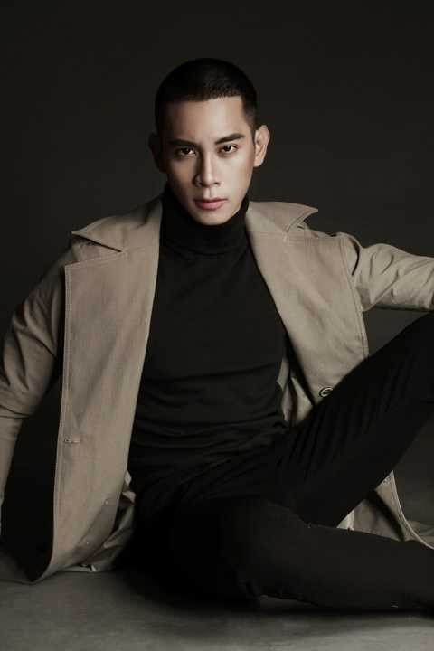 Với các sản phẩm Hồ Vĩnh Khoa cho ra mắt đều được chăm chút kĩ lưỡng từ hình ảnh cho đến âm nhạc. 