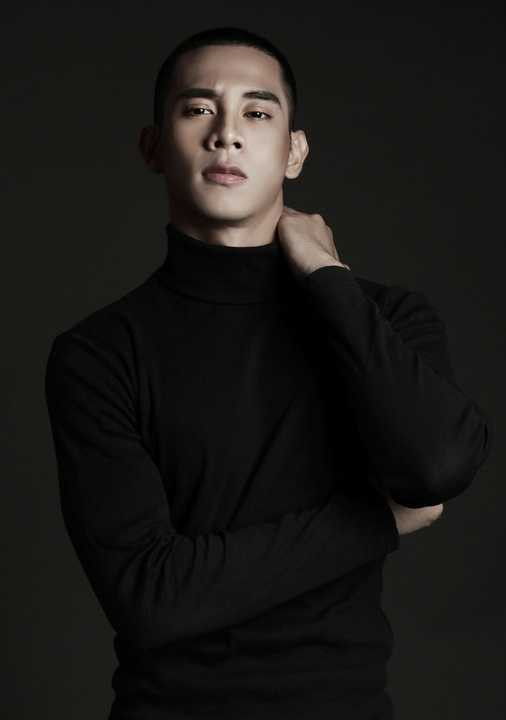 Và trong bộ hình mới nhất của mình, Hồ Vĩnh Khoa khiến mọi người “choáng váng” vì vẻ đẹp trai nam tính của anh chàng.