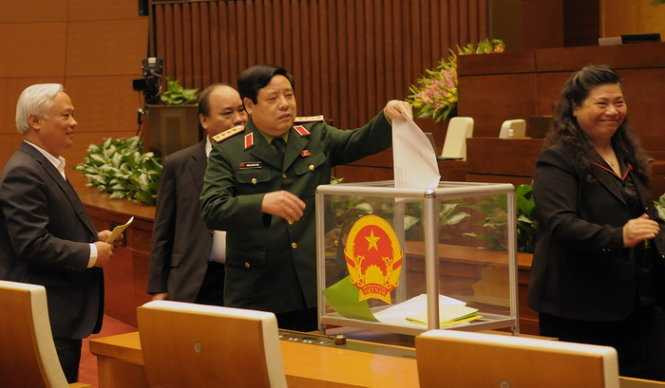 lấy phiếu tín nhiệm